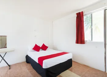 OYO Hotel Cedros hotel thumbnail 7