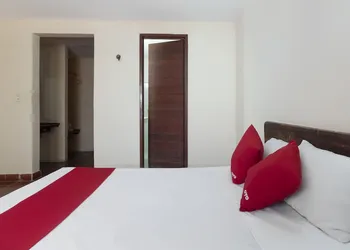 OYO Hotel Los Arcos hotel thumbnail 6