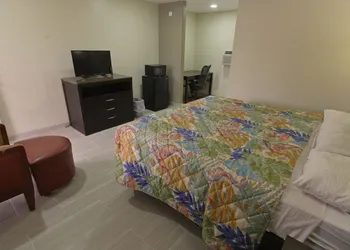 Deluxe Inn hotel thumbnail 2