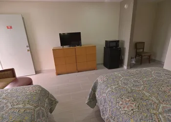 Deluxe Inn hotel thumbnail 7