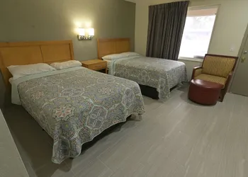 Deluxe Inn hotel thumbnail 8