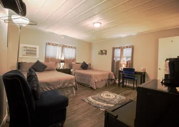 Current River Inn hotel thumbnail 3