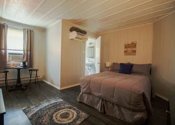 Current River Inn hotel thumbnail 5