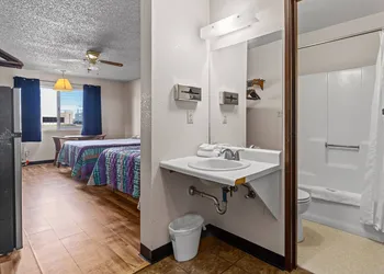 Luxury Inn hotel thumbnail 2