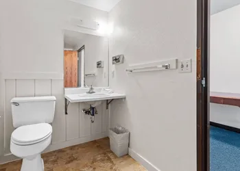 Luxury Inn hotel thumbnail 6