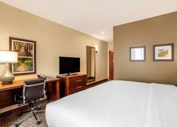Comfort Inn & Suites Winchester hotel thumbnail 5