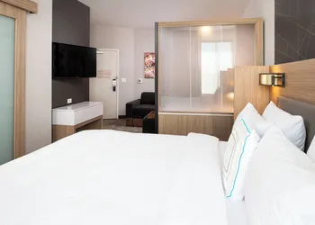 SpringHill Suites by Marriott Kansas City Northeast hotel thumbnail 5