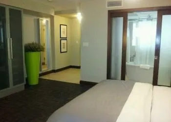 Ocean Drive Studios Beach Front hotel thumbnail 6