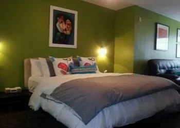 Ocean Drive Studios Beach Front hotel thumbnail 7