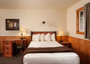 Old Faithful Lodge & Cabins - Inside the Park hotel thumbnail 6