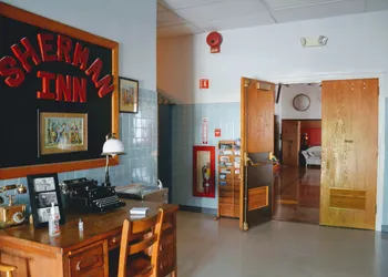 Sherman Inn hotel thumbnail 2