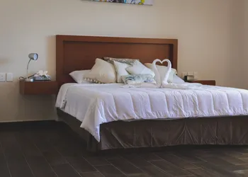 La Lola Hotel & Suites hotel thumbnail 6