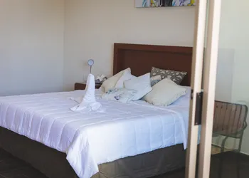 La Lola Hotel & Suites hotel thumbnail 7
