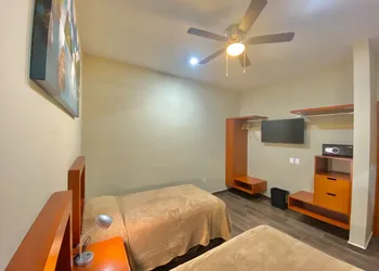 La Lola Hotel & Suites hotel thumbnail 8