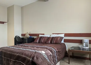 HI-WAY 4 Motel hotel thumbnail 2