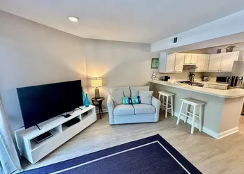 Sealoft 4 2 Bedroom Home by RedAwning hotel thumbnail 7