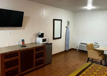 New American Inn and Suites hotel thumbnail 2