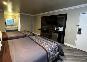 New American Inn and Suites hotel thumbnail 5