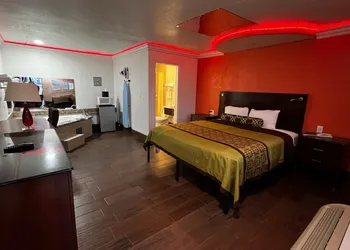 New American Inn and Suites hotel thumbnail 6