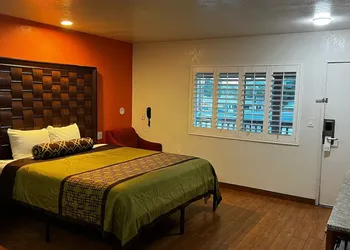 New American Inn and Suites hotel thumbnail 7