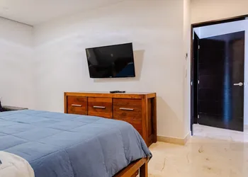 Elements Penthouse 23 3 Bedroom Condo by RedAwning hotel thumbnail 4