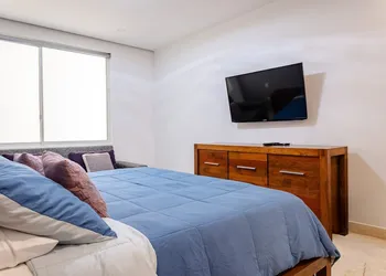 Elements Penthouse 23 3 Bedroom Condo by RedAwning hotel thumbnail 5