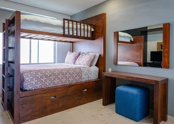 Elements Penthouse 23 3 Bedroom Condo by RedAwning hotel thumbnail 8