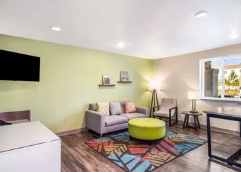 WoodSpring Suites Bradenton hotel thumbnail 2