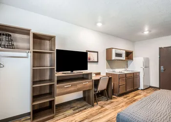 WoodSpring Suites Bradenton hotel thumbnail 7