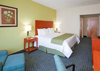 Holiday Inn Express Hotel & Suites Toluca Zona Aeropuerto by IHG hotel thumbnail 8