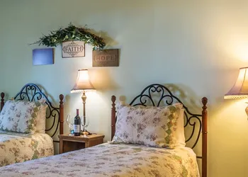Apples Bed & Breakfast hotel thumbnail 6