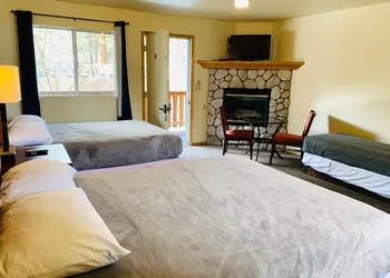Snow Bear Lodge hotel thumbnail 7
