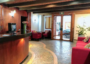 Plaza Magnolias Suites hotel thumbnail 5