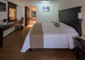 Plaza Magnolias Suites hotel thumbnail 8