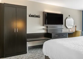 Holiday Inn Express & Suites Lancaster - Mount Joy by IHG hotel thumbnail 6