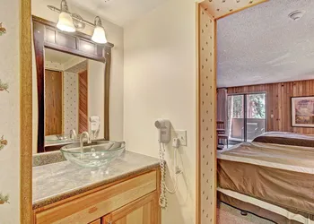 CM112H Copper Mtn Inn Studio Studio Bedroom 1Bathroom Hotel Room hotel thumbnail 2