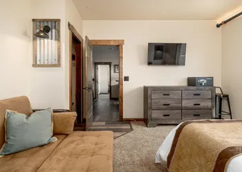 The Adventure Inn Yellowstone hotel thumbnail 6