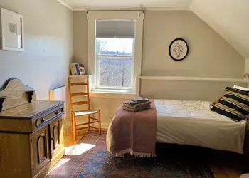 Craftsbury Farmhouse hotel thumbnail 4