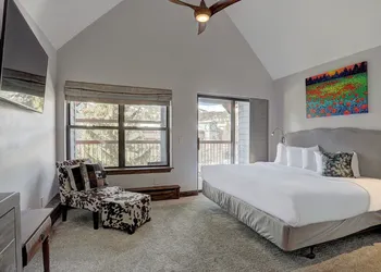 4br Renovated - Sleeps 12- Downtown Breck by RedAwning hotel thumbnail 3