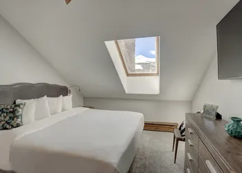 4br Renovated - Sleeps 12- Downtown Breck by RedAwning hotel thumbnail 6