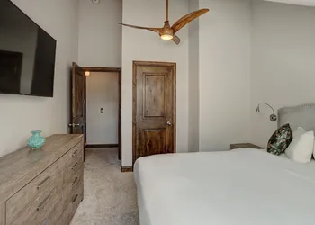 4br Renovated - Sleeps 12- Downtown Breck by RedAwning hotel thumbnail 7