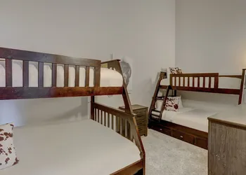 4br Renovated - Sleeps 12- Downtown Breck by RedAwning hotel thumbnail 8