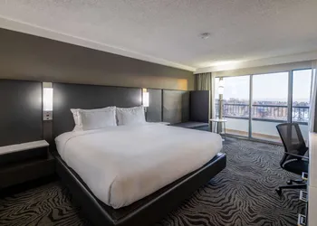 DoubleTree by Hilton Calgary North hotel thumbnail 5