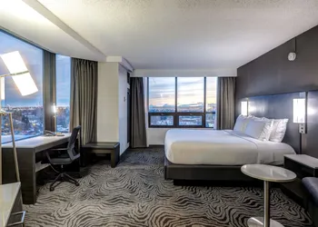 DoubleTree by Hilton Calgary North hotel thumbnail 8
