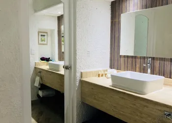 Ocean View Apartments hotel thumbnail 4