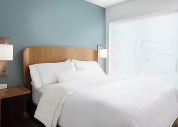 Element by Marriott Iowa City hotel thumbnail 5