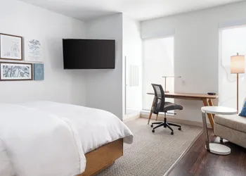 Element by Marriott Iowa City hotel thumbnail 7