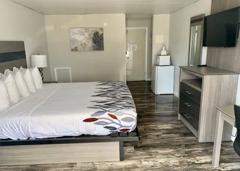 Simple Life Motel hotel thumbnail 3