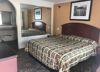 Regency Inn and Suites hotel thumbnail 2