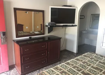 Regency Inn and Suites hotel thumbnail 3